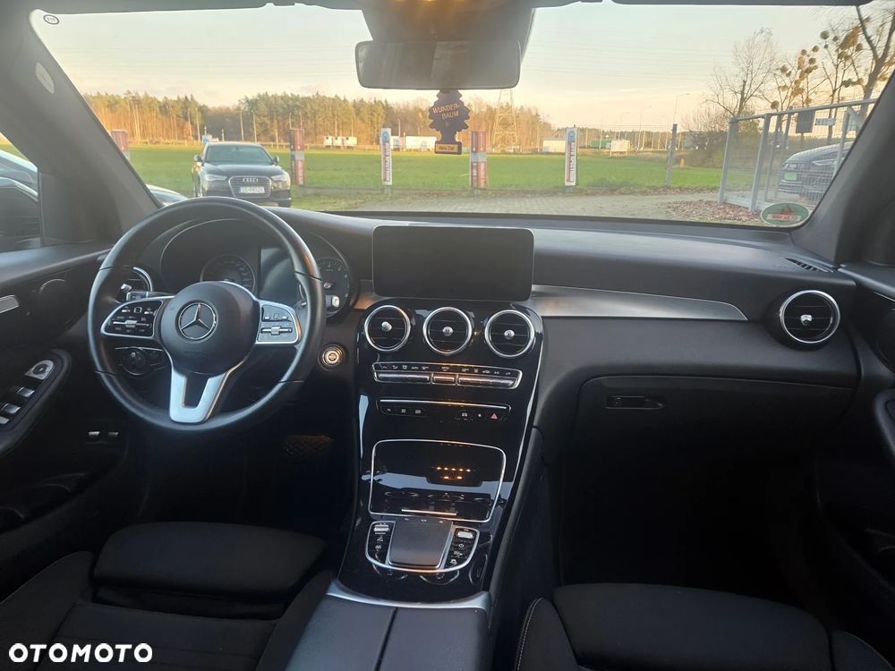 Mercedes-Benz GLC 300 e 4-Matic - 22