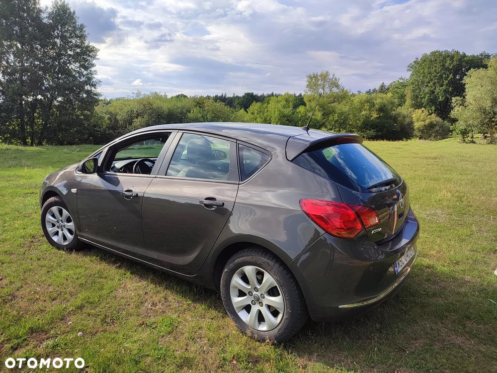 Opel Astra IV 1.4 Essentia - 1