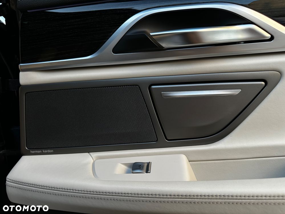 BMW Seria 7 740d xDrive - 39