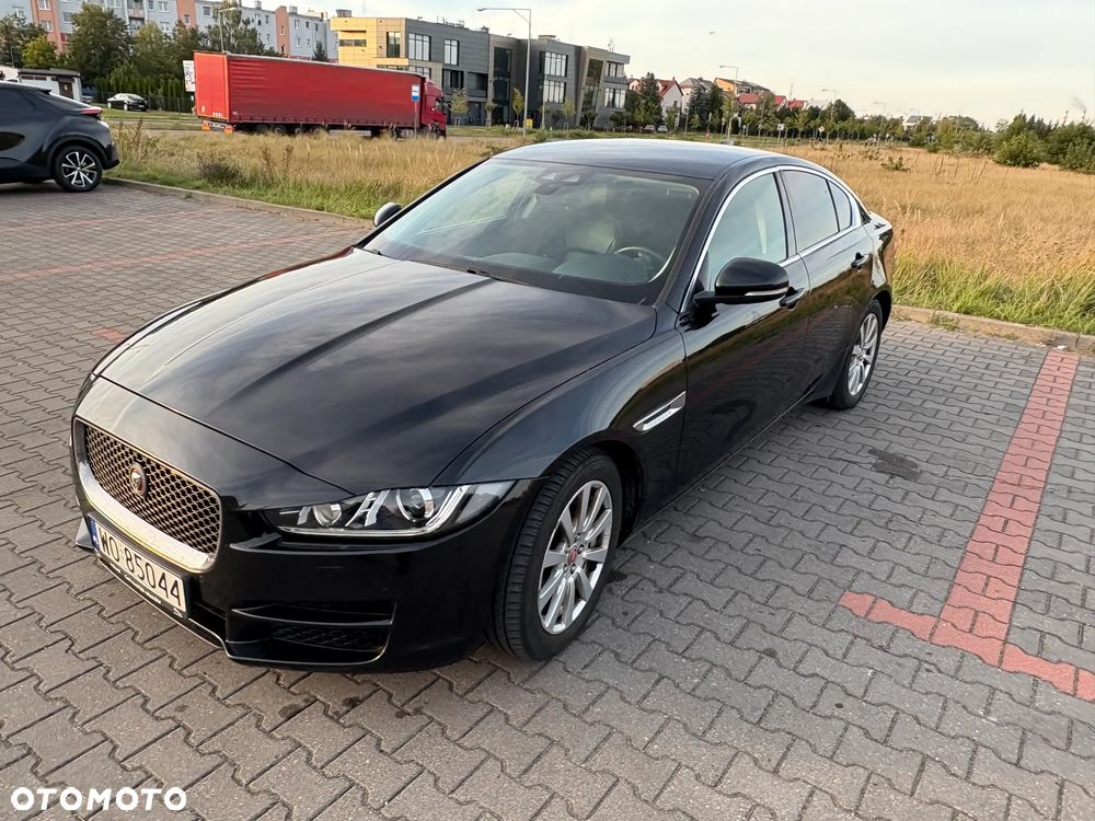 Jaguar XE 2.0 D Prestige - 2