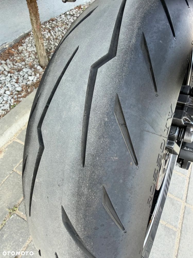 Yamaha R1 - 27