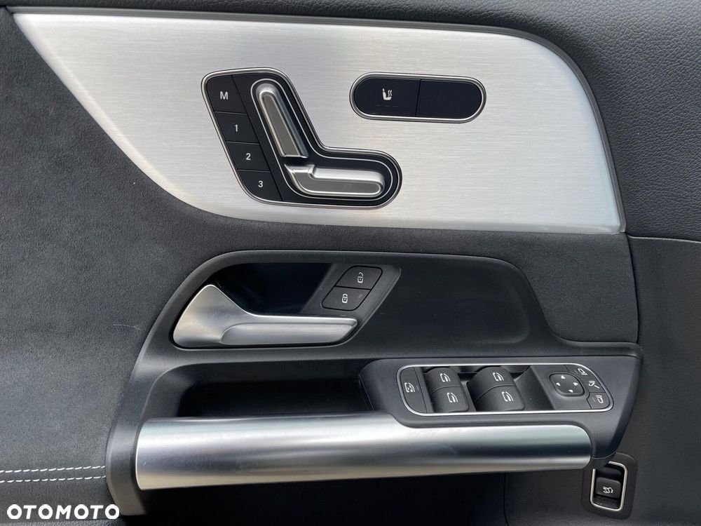 Mercedes-Benz GLA - 14