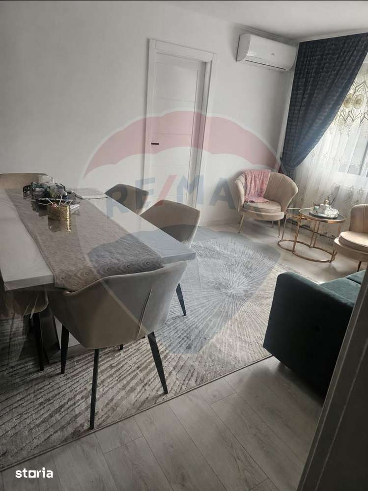 Apartament cu 3 camere de vânzare — fotografia 1