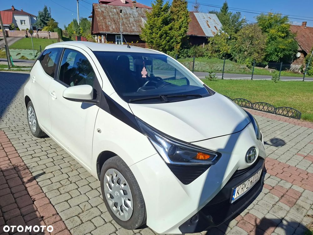 Toyota Aygo x.shift x-play connect - 2