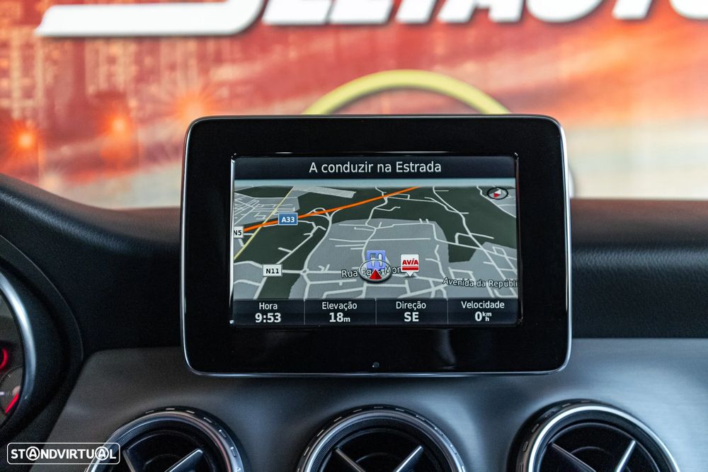 Mercedes-Benz GLA 180 d AMG Line - 11