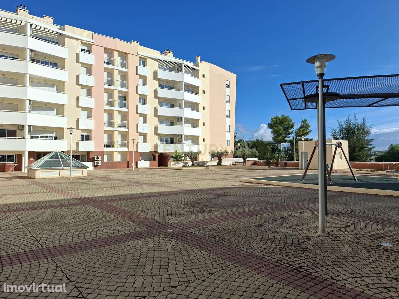 Apartamento T4, na Travessa Vera Garb junto à Universidade de Faro - Grande imagem: 2/22