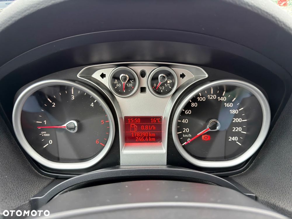 Ford Kuga 2.0 TDCi 2x4 Titanium - 24