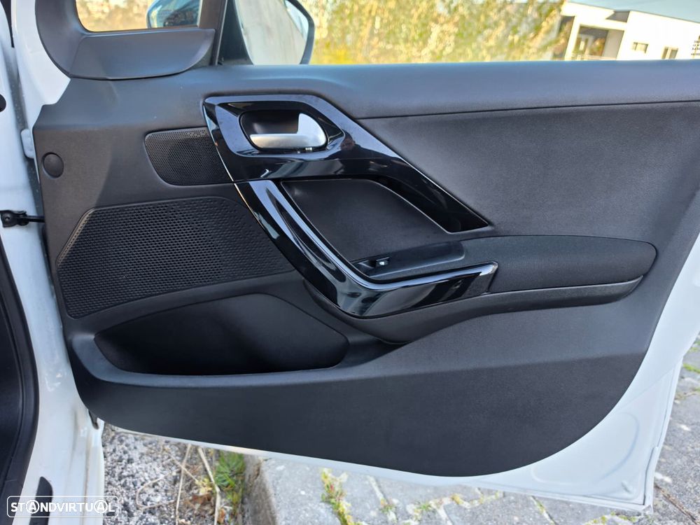 Peugeot 208 1.2 PureTech Style - 14
