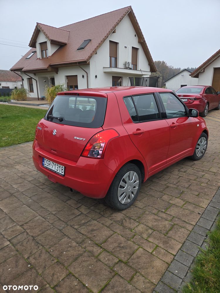 Suzuki Swift 1.3 Club - 4
