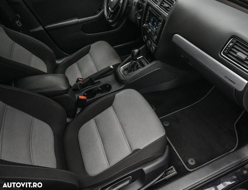 Volkswagen Jetta - 12