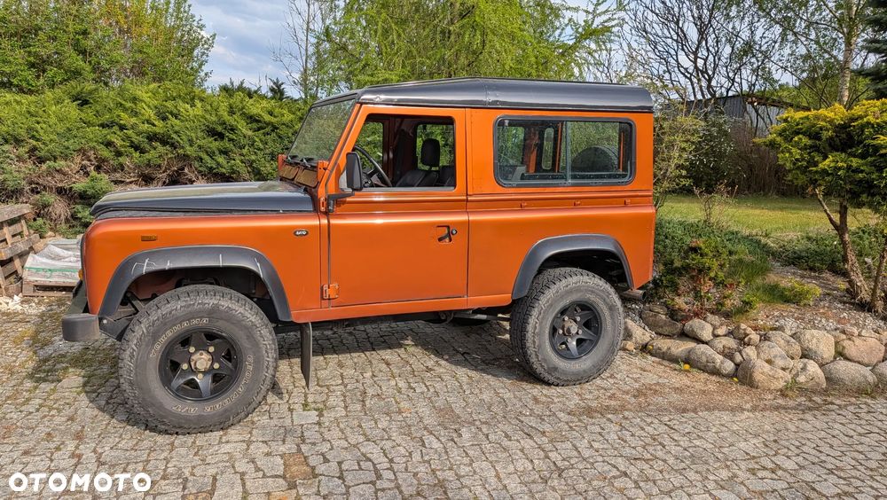 Land Rover Defender - 1