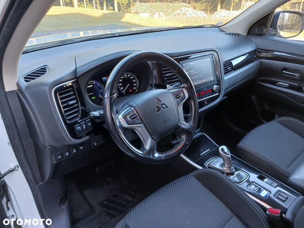 Mitsubishi Outlander 2.4 4WD Diamant+ - 21