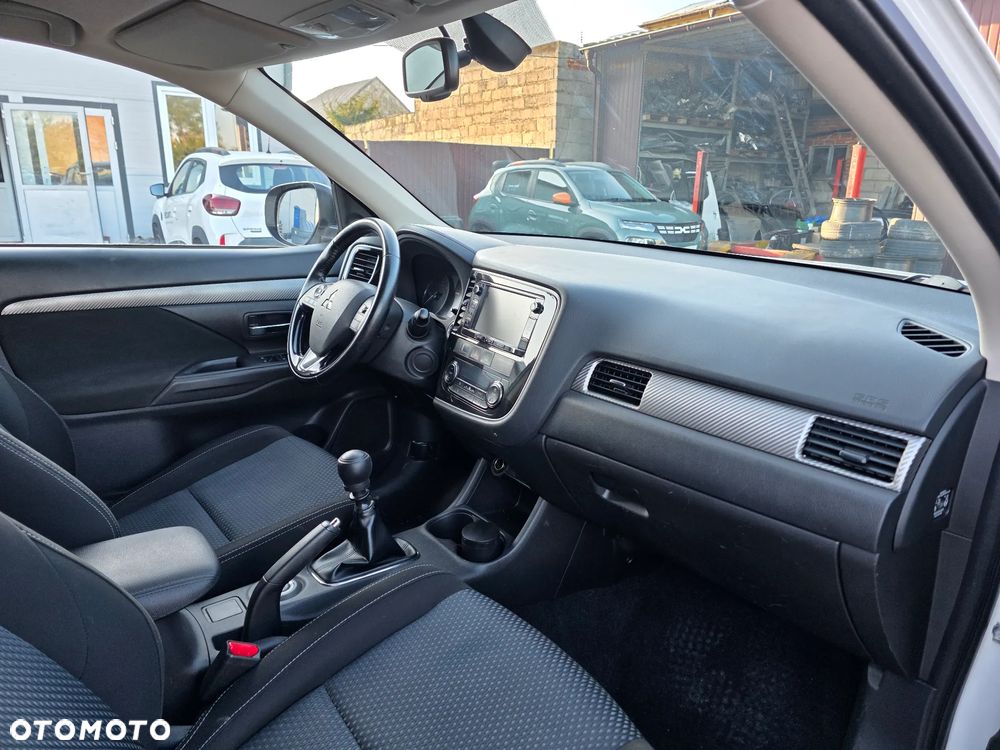 Mitsubishi Outlander - 16