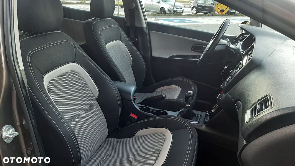 Kia Ceed 1.6 GDI Dream Team Edition - 31