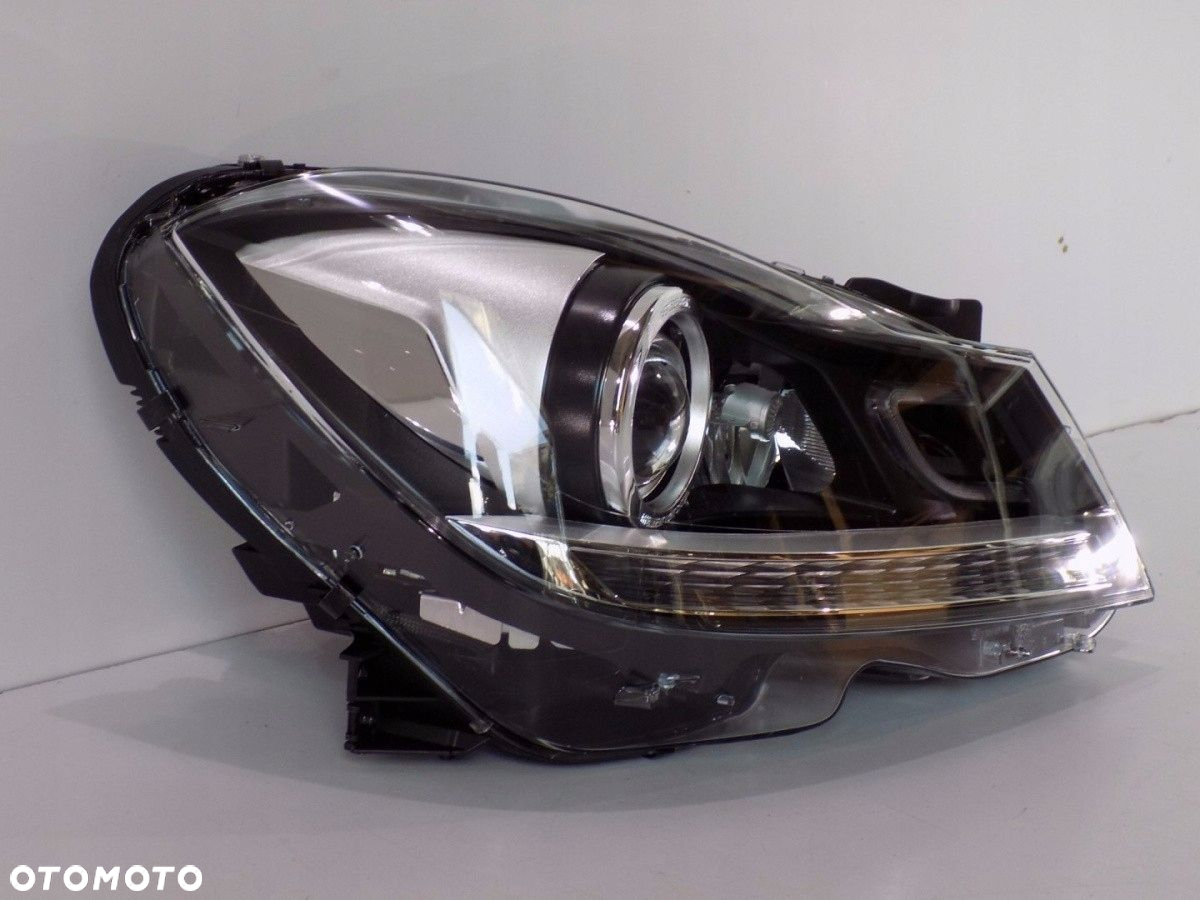 Mercedes W204 C Klasa Lampa ILS R - 2805 - 2