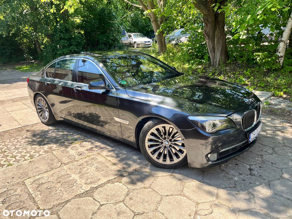 BMW Seria 7 750i - 4