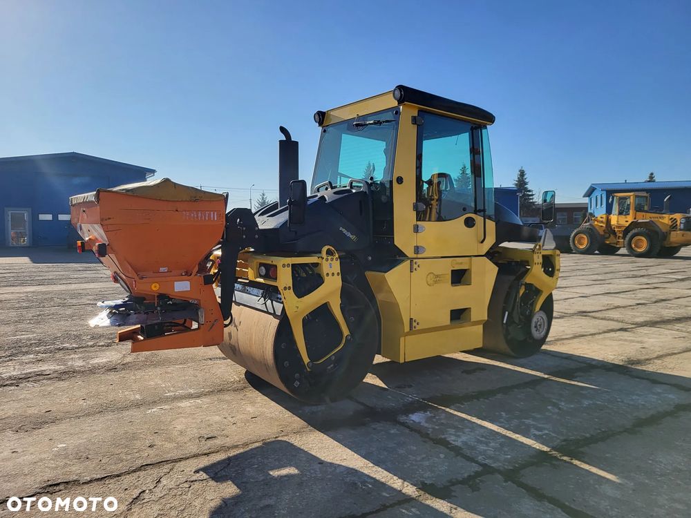 Bomag BW 154 AP 4 AM + rozsypywacz grysu z Niemiec - 1