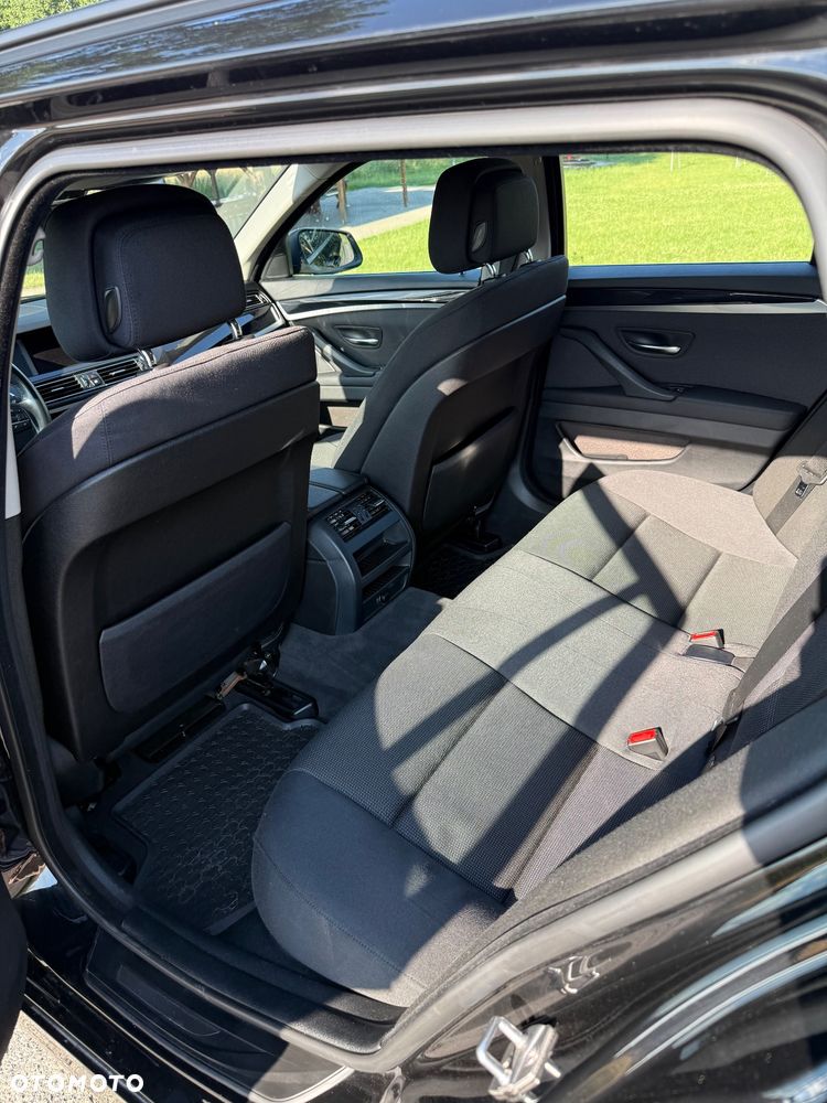 BMW Seria 5 520i - 7