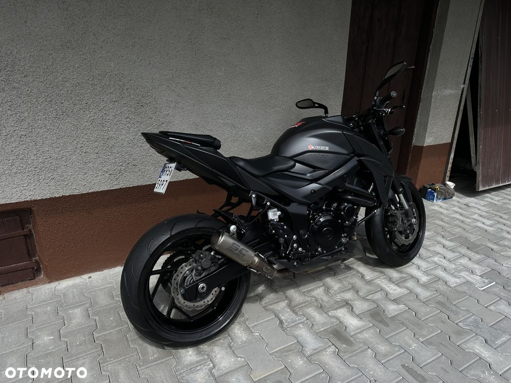Suzuki GSX - 22