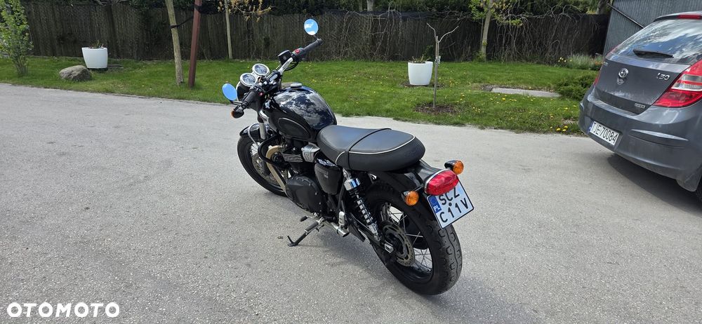 Triumph Bonneville - 4