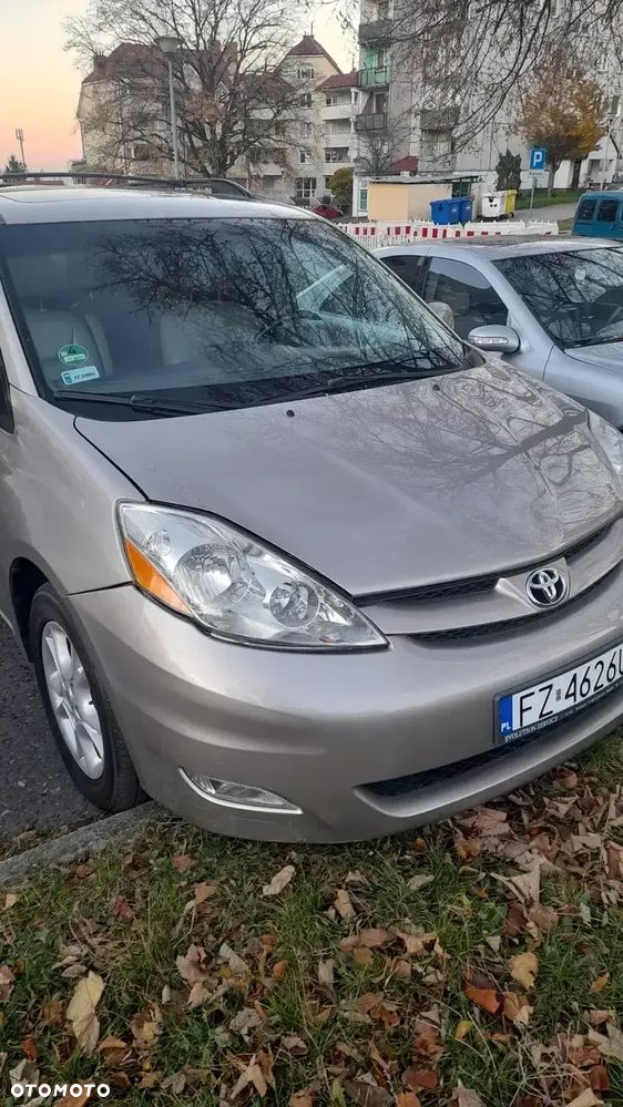 Toyota Sienna 3.3 LE AWD - 1