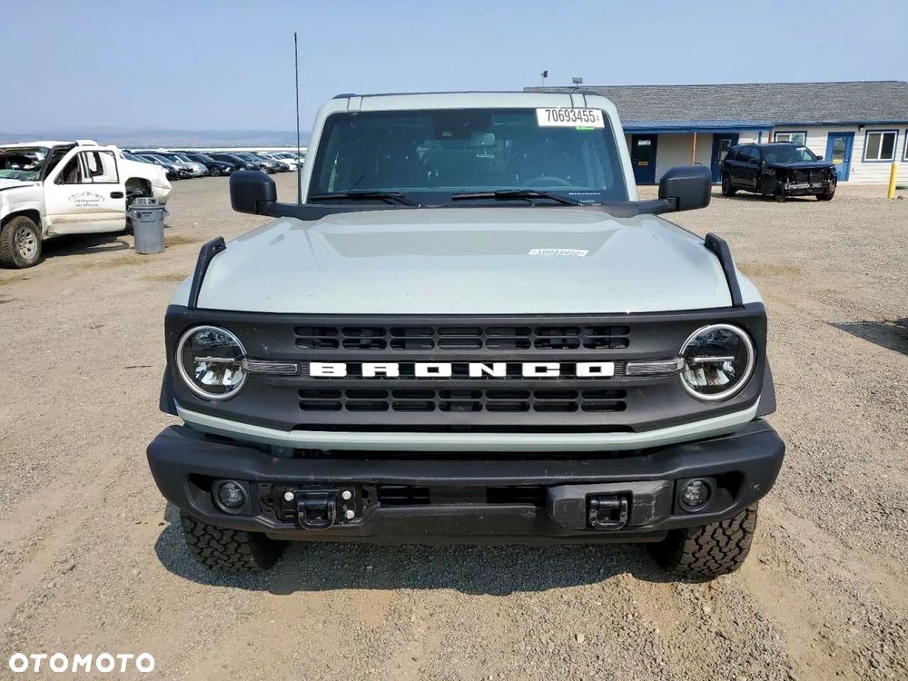Ford Bronco - 6
