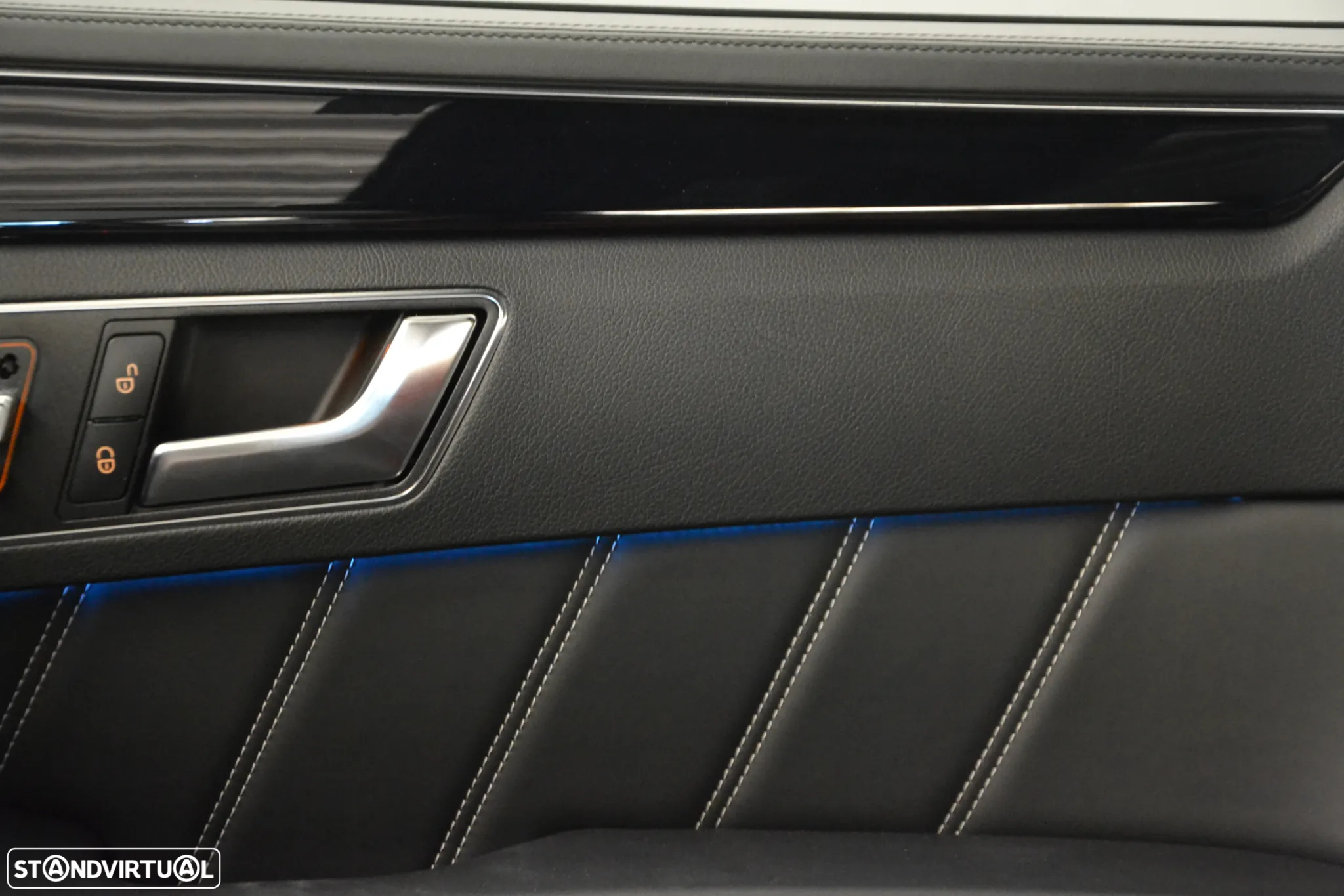 Mercedes-Benz E 63 AMG S 4-Matic - 54