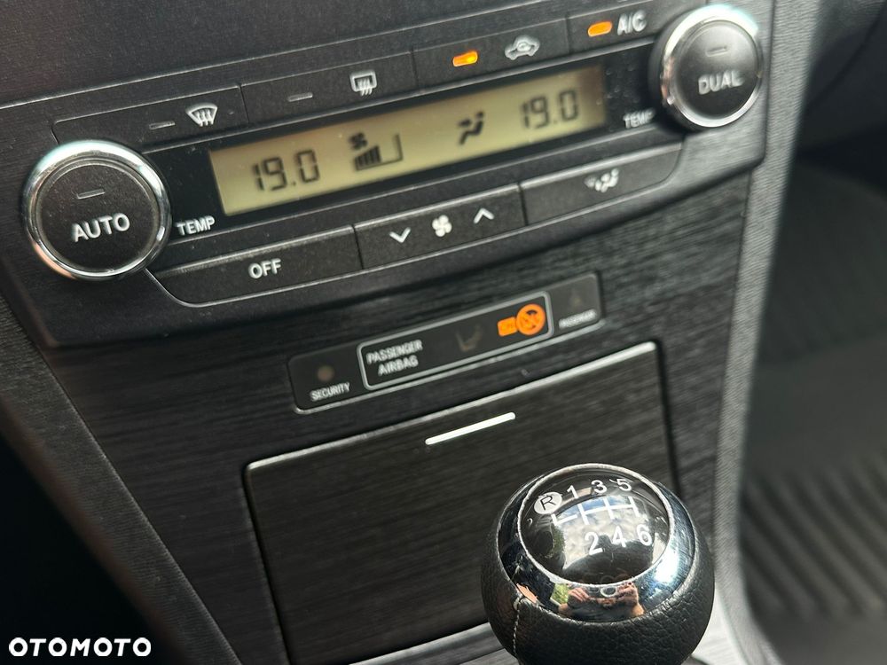 Toyota Avensis 2.0 D-4D Edition - 16