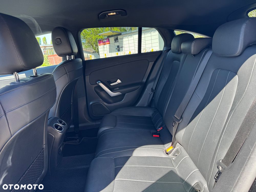 Mercedes-Benz CLA 180 7G-DCT Progressive - 11