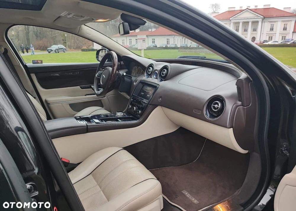 Jaguar XJ 3.0 D V6 LWB Premium Luxury - 9
