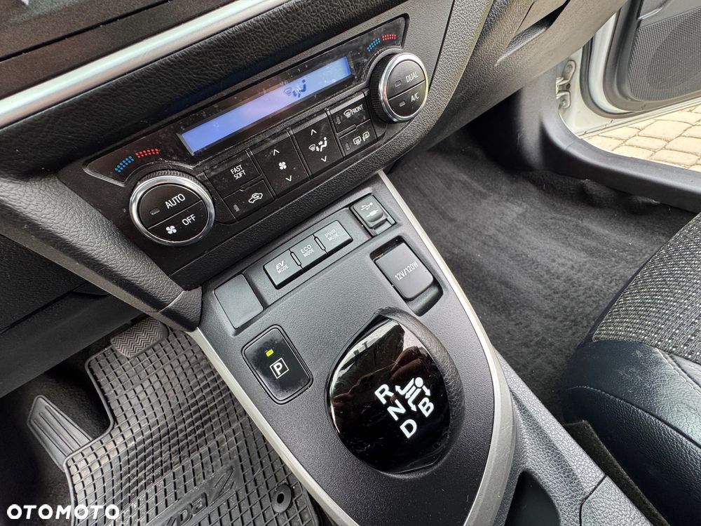 Toyota Auris 1.8 HSD Luna - 37