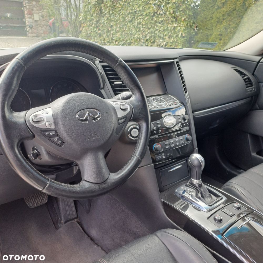 Infiniti Q70 - 6