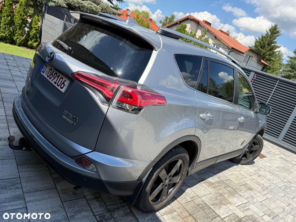 Toyota RAV4 Hybrid Silver 4x4 - 5