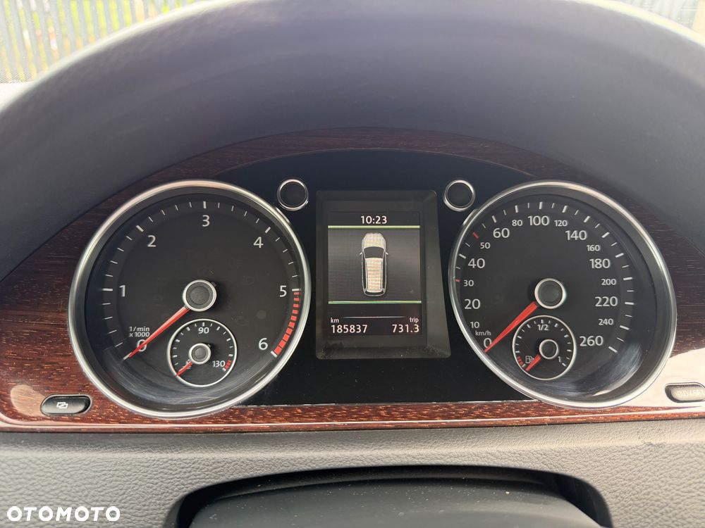 Volkswagen Passat 2.0 TDI DPF BlueMotion Technology Comfortline - 14