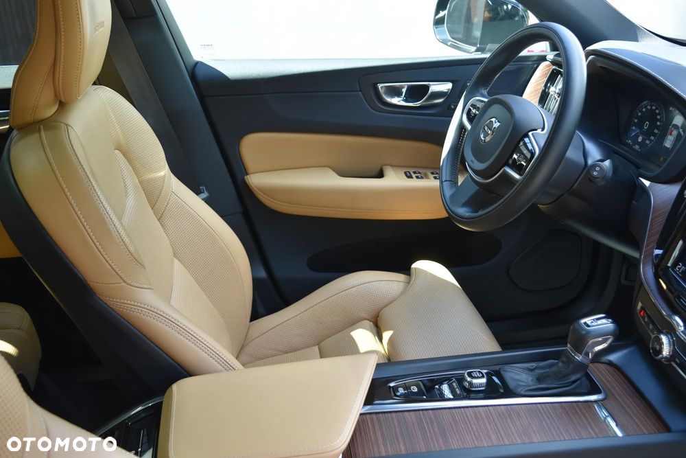 Volvo XC 40 T5 AWD Geartronic Momentum Pro - 26