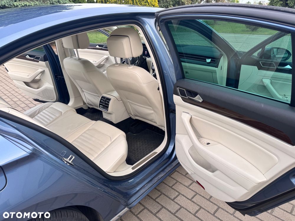 Volkswagen Passat 2.0 TDI Bi-Turbo BMT 4Mot Highline DSG - 12