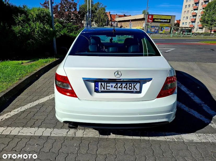 Mercedes-Benz Klasa C 180 CGI Automatik BlueEFFICIENCY Elegance - 35