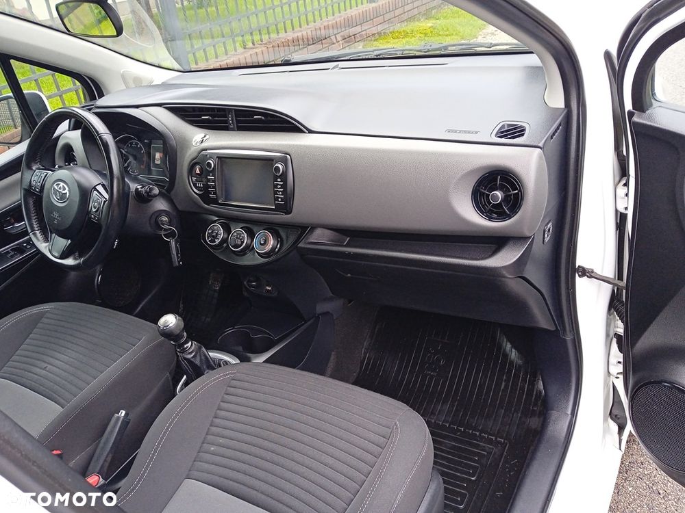Toyota Yaris 1.5 Premium - 23