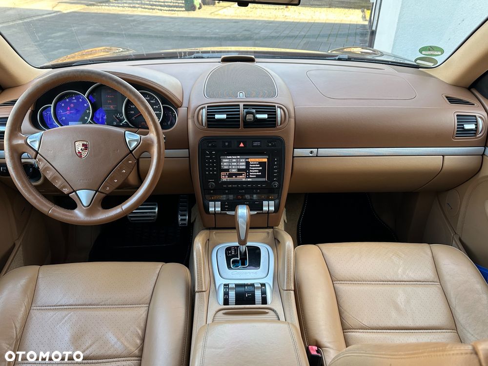 Porsche Cayenne - 16