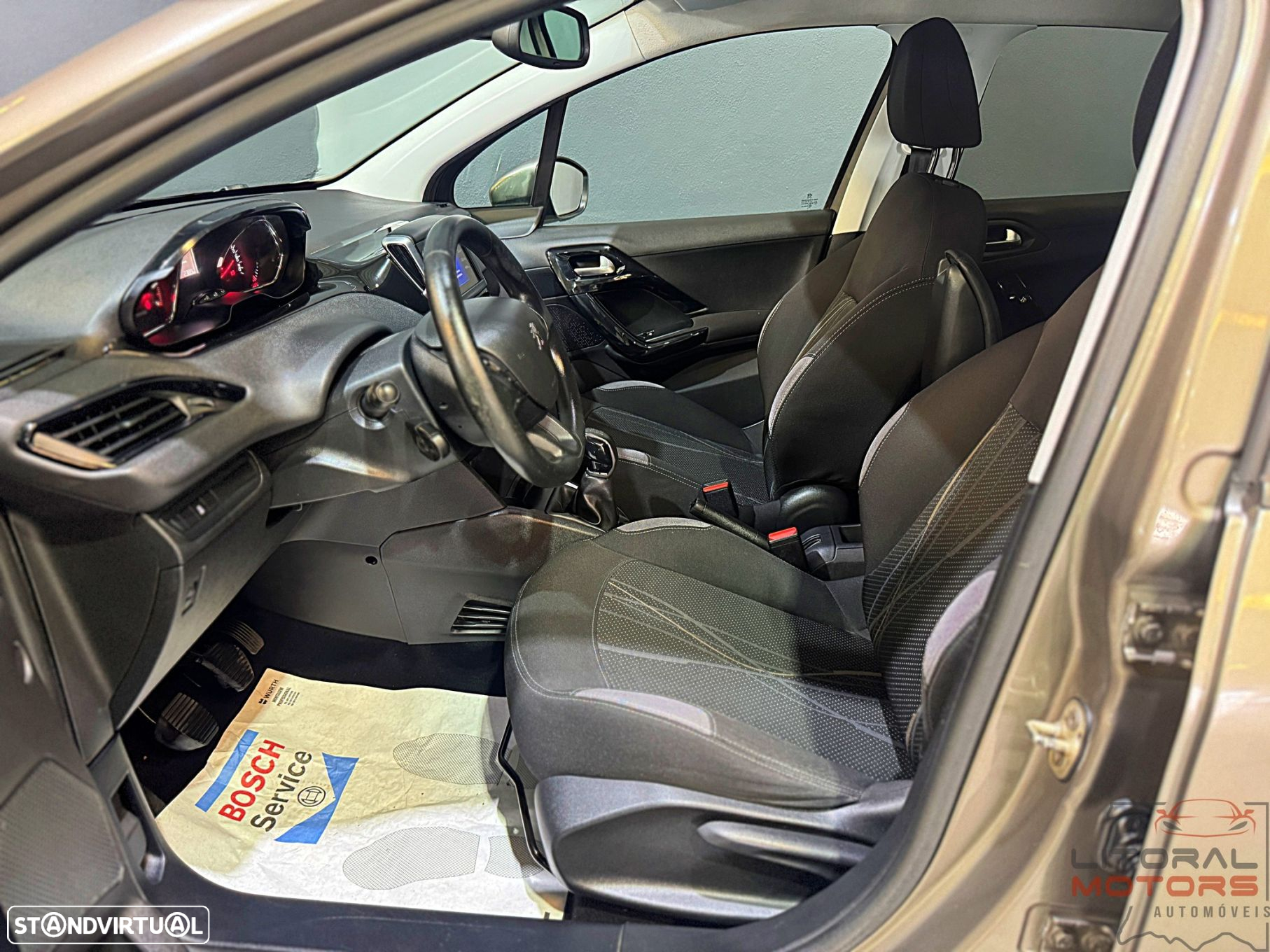 Peugeot 208 1.2 VTi SE Style - 14