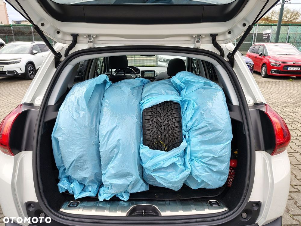 Peugeot 2008 1.2 Pure Tech Allure S&S - 13