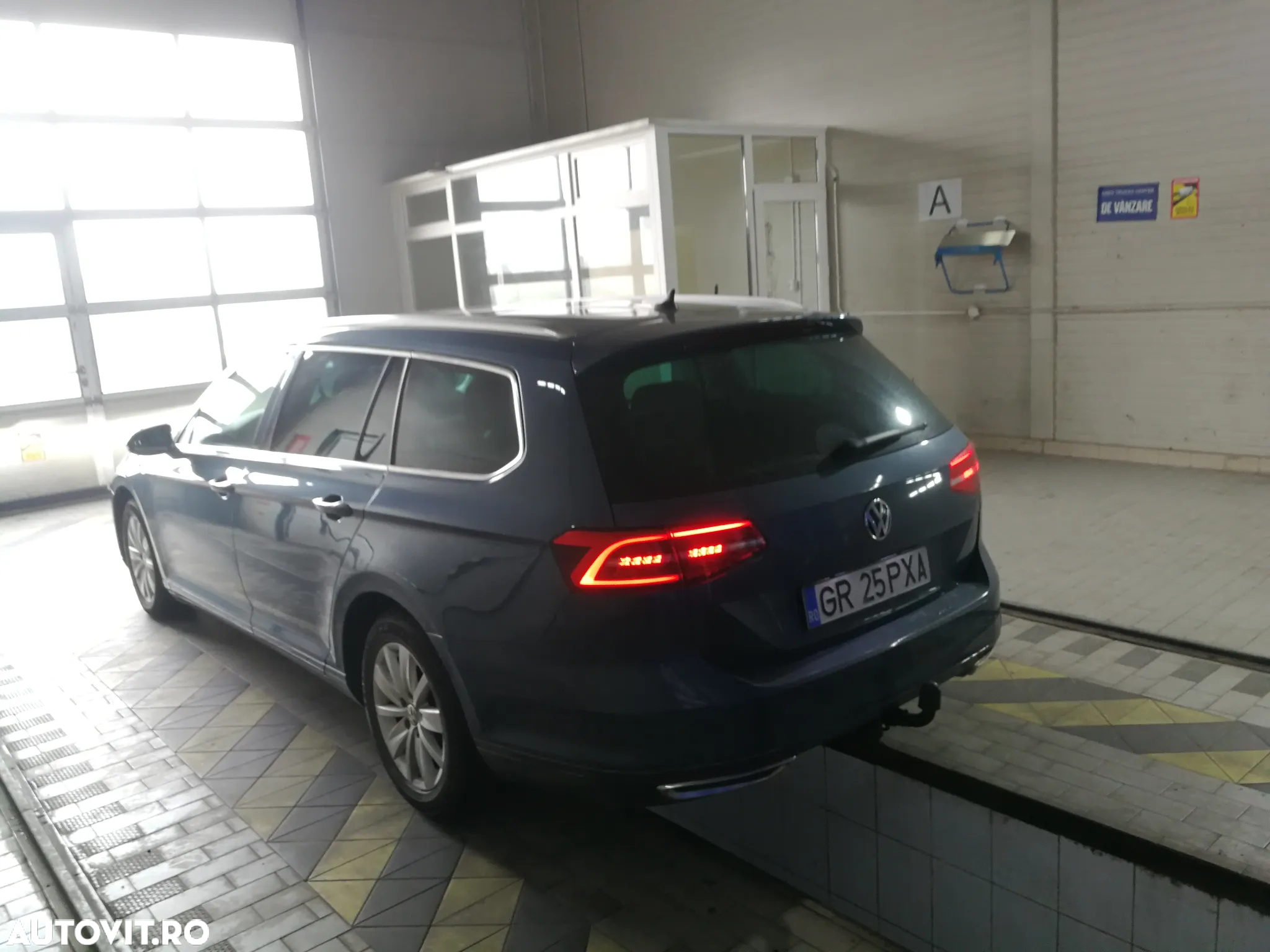 Volkswagen Passat Variant 1.6 TDI SCR DSG Conceptline - 3