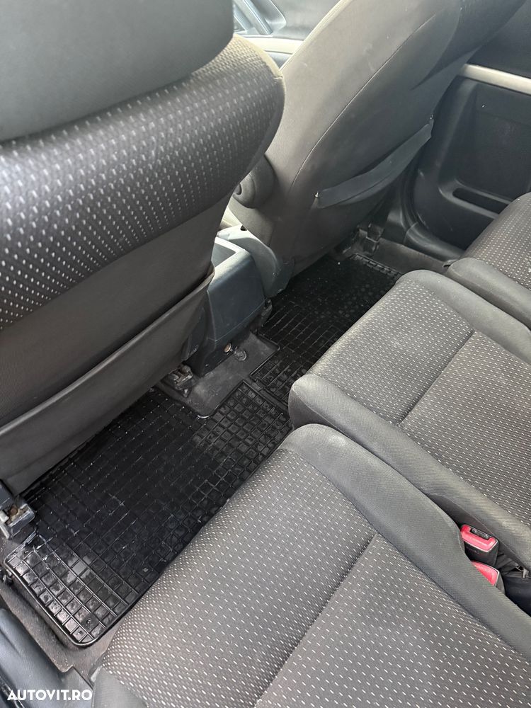 Toyota Corolla Verso 2.2 D-4D Sol Plus - 11