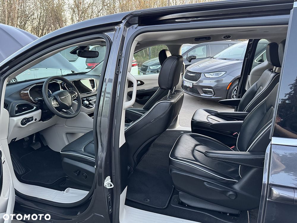 Chrysler Pacifica - 12