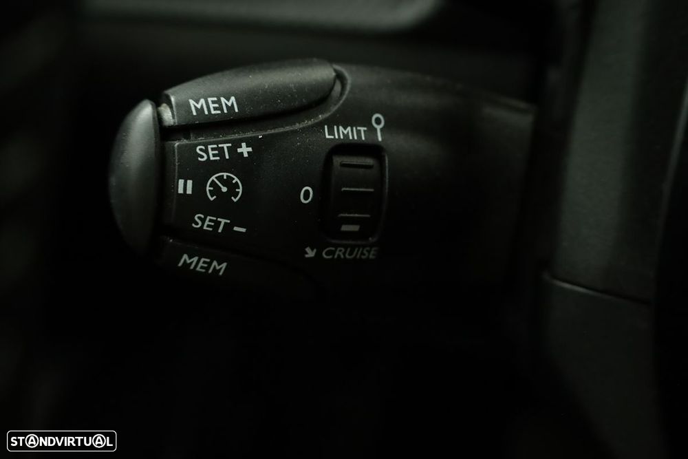 Peugeot 2008 1.2 PureTech Allure Pack EAT8 - 18