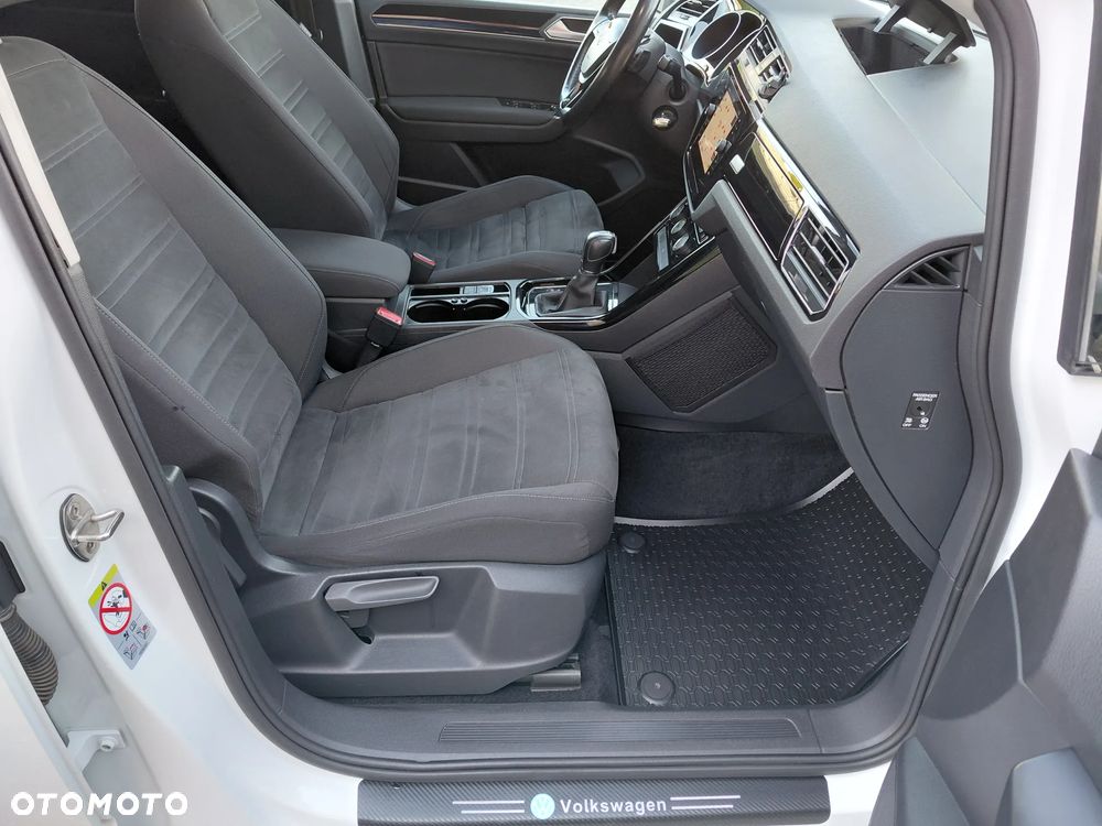 Volkswagen Touran - 23