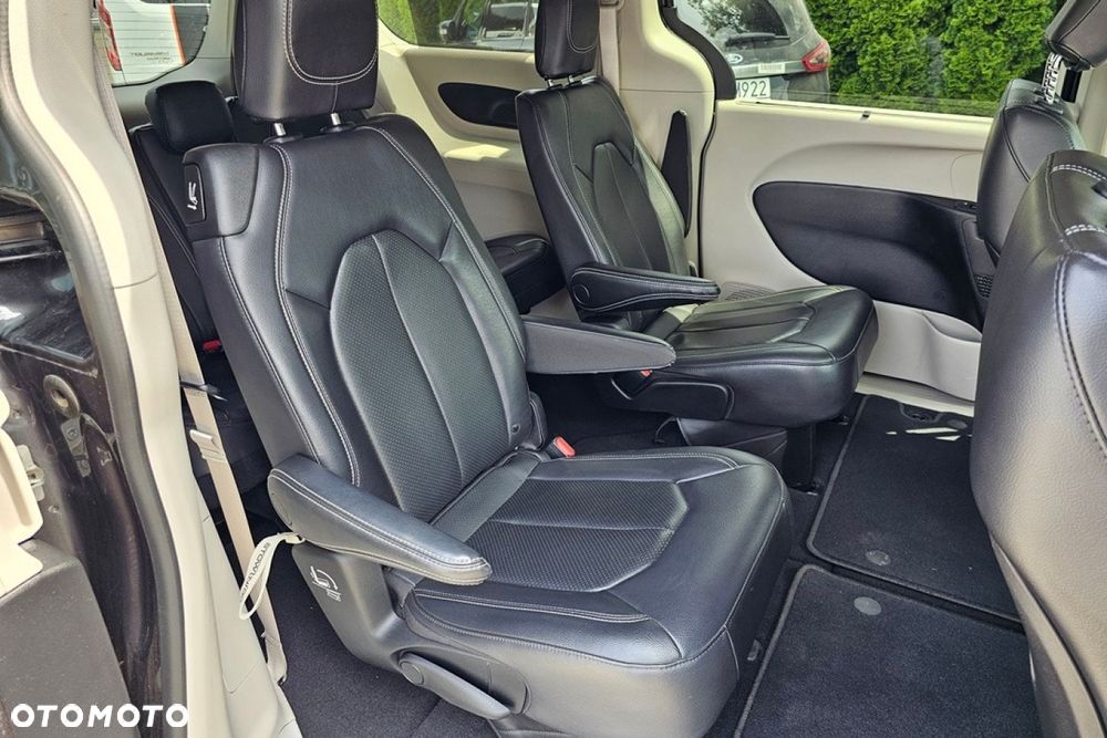 Chrysler Pacifica - 25