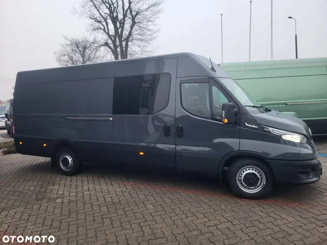Iveco 35S18A8V Furgon 7-osobowy - 3