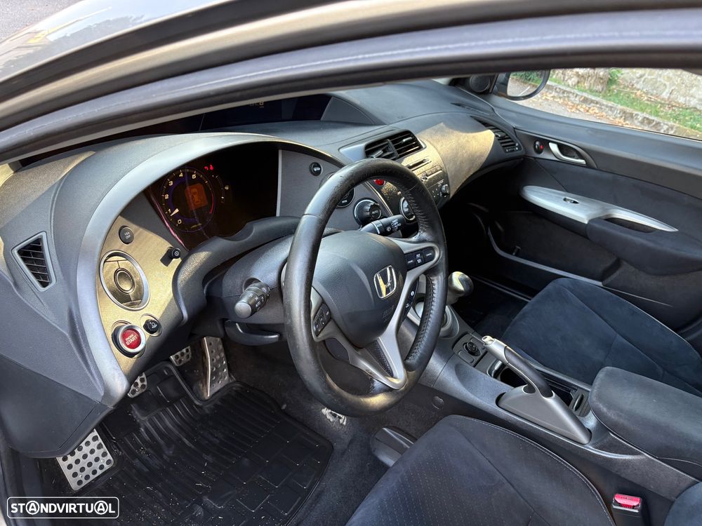 Honda Civic 1.6 ES Exclusive Hi-Tech - 9