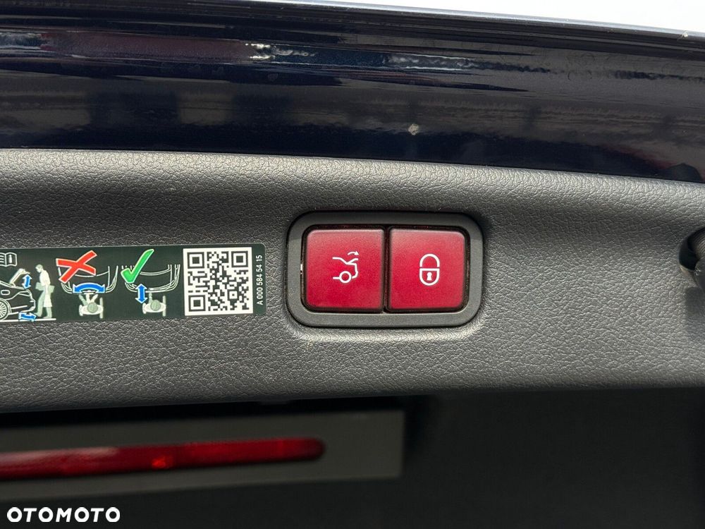 Mercedes-Benz Klasa C 200 mHEV 4-Matic AMG - 28